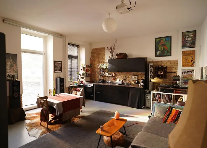 Cozy And Quiet Loft With Private Garden In A Lively Neighbourhood